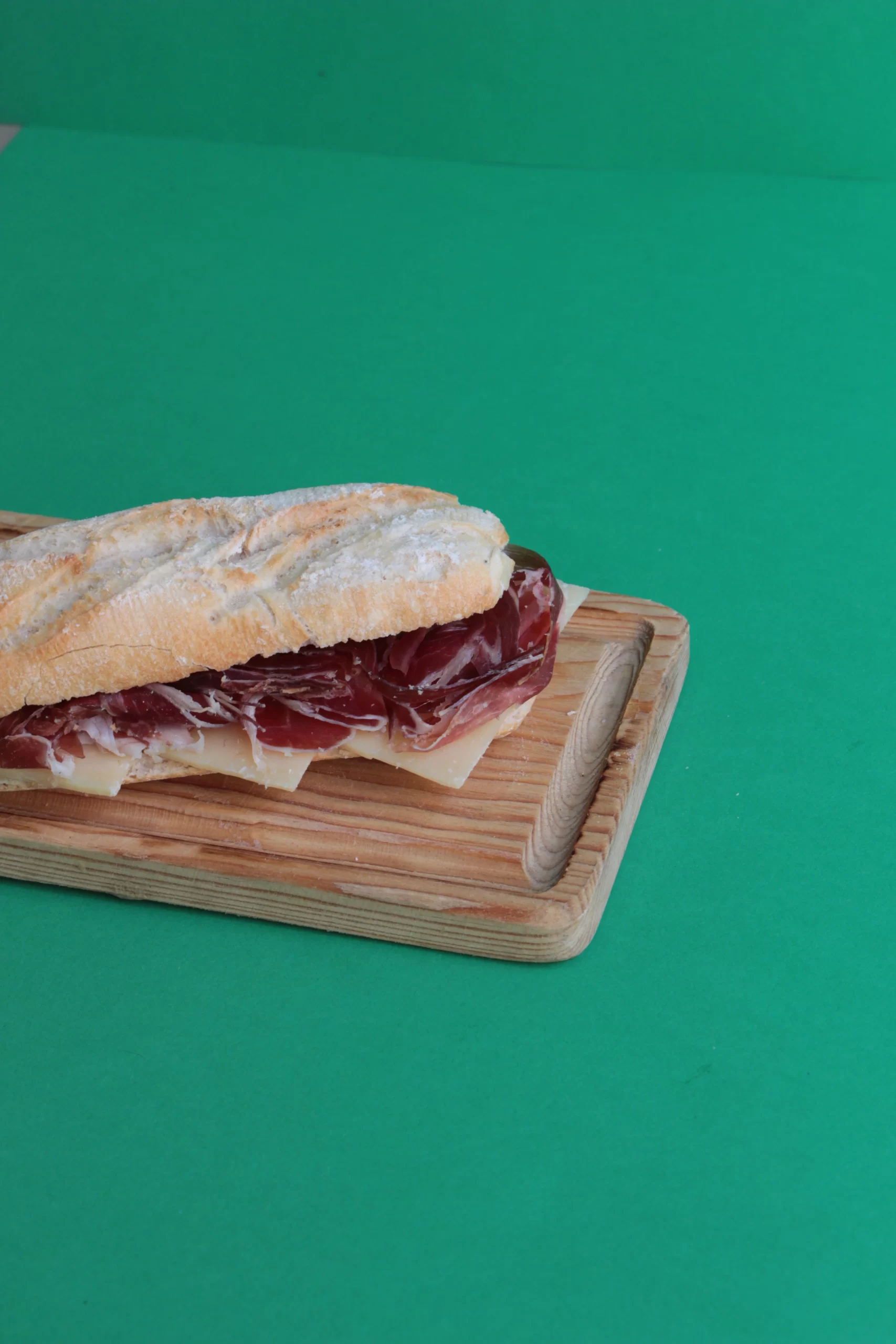 Bocadillo de ibérico y queso manchego