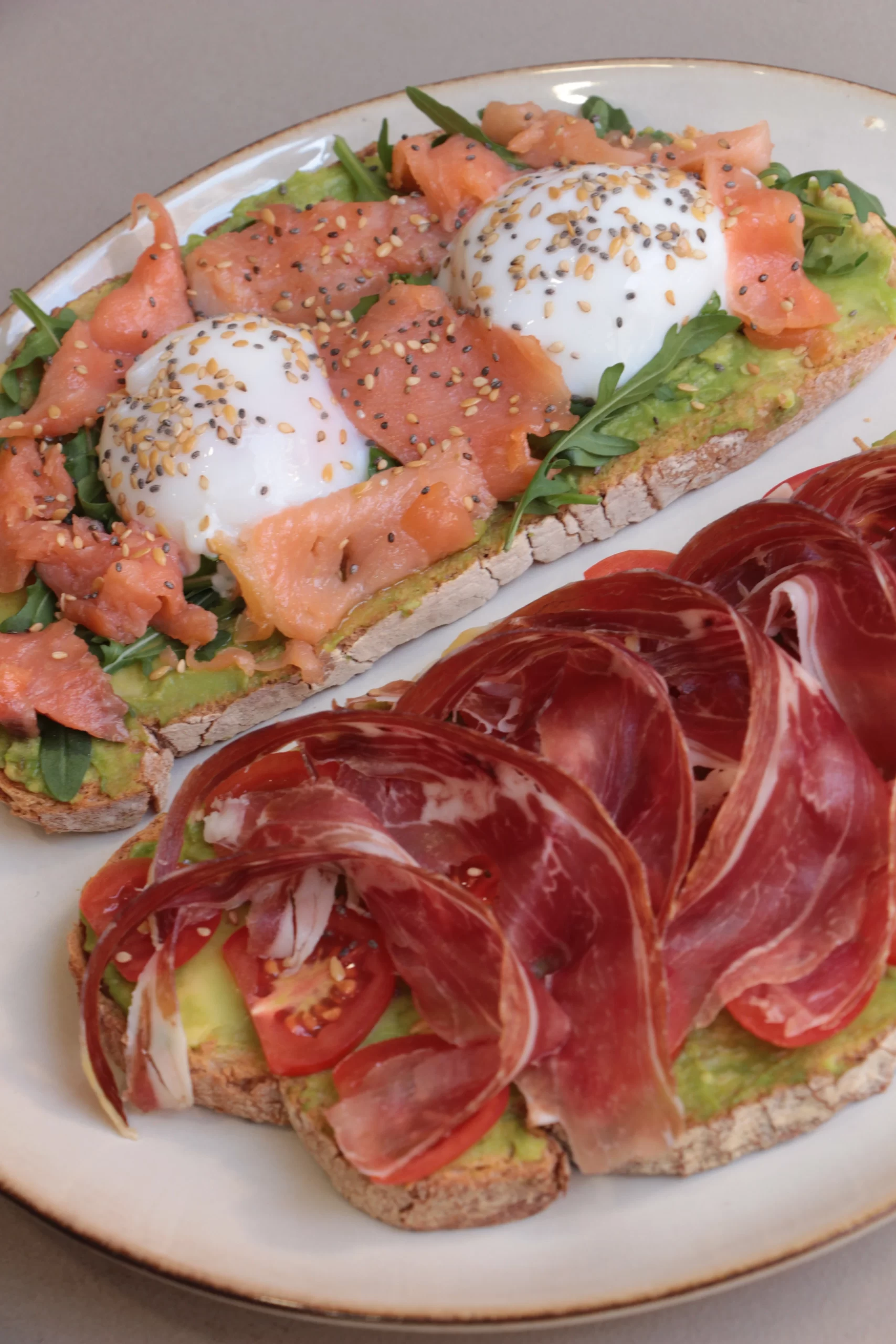 Tostadas de aguacate